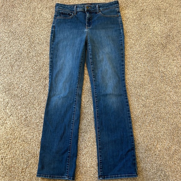 NYDJ Denim - NYDJ Marilyn Straight jeans. Stretch! Medium blue wash. Classic. Comfort. Size 8
